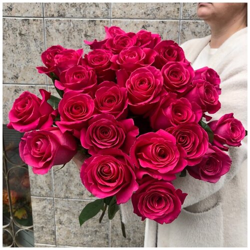 Букет из 25 эквадорских ароматных роз сорта Пинк флойд 60 см