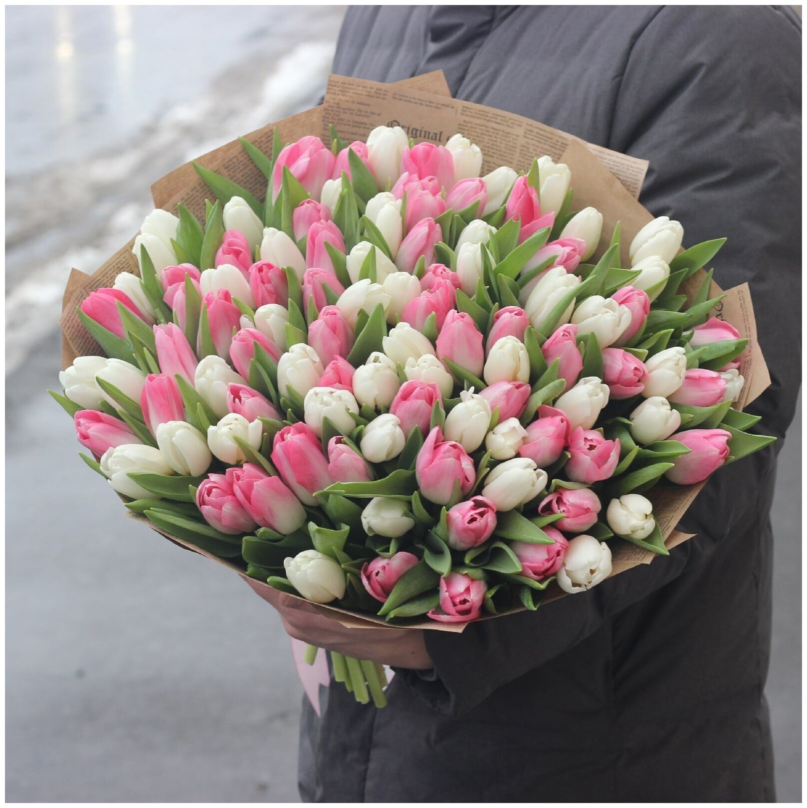 101 розовый и белый тюльпан микс. Букет 58 Kimbirly Flowers