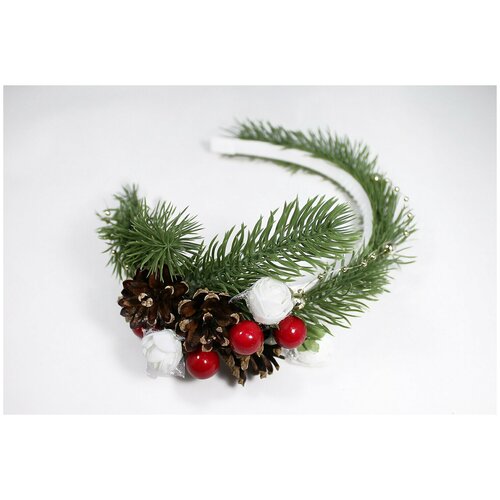 Ободок Новогодний с шишками и белыми цветами