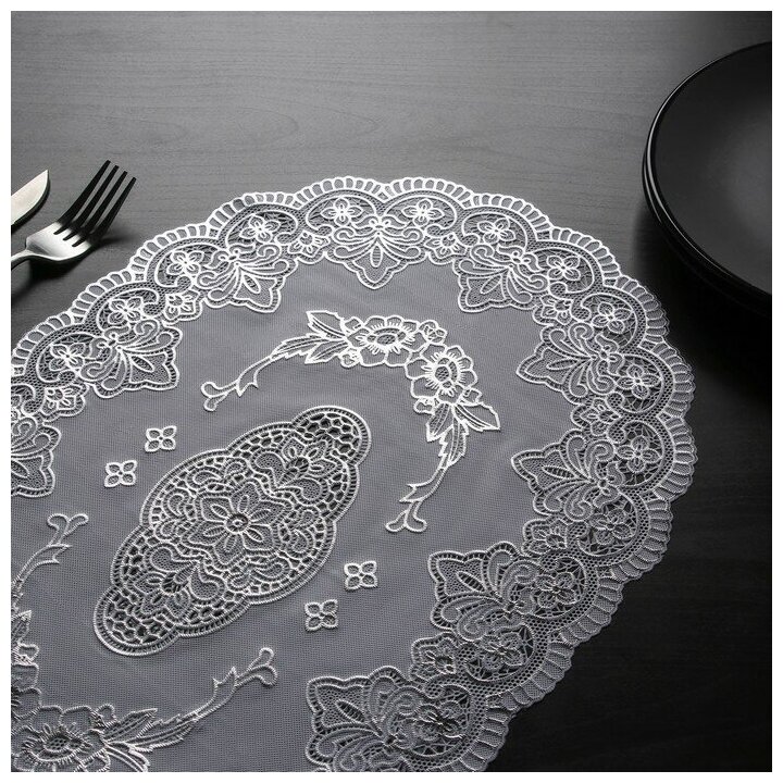 фото Набор сервировочных, ажурных, салфеток на стол, под тарелки "Розы" 4 шт, 46х30 см, серебро