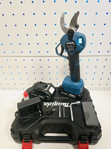 Изображение товара Секатор садовый аккумуляторный Magida JL-JD05 21В, 2х2Ач, кейс, индикатор числа резов, LED дисплей