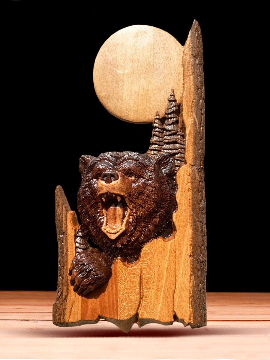 Настенное панно из дерева "Медведь в Полнолунии"