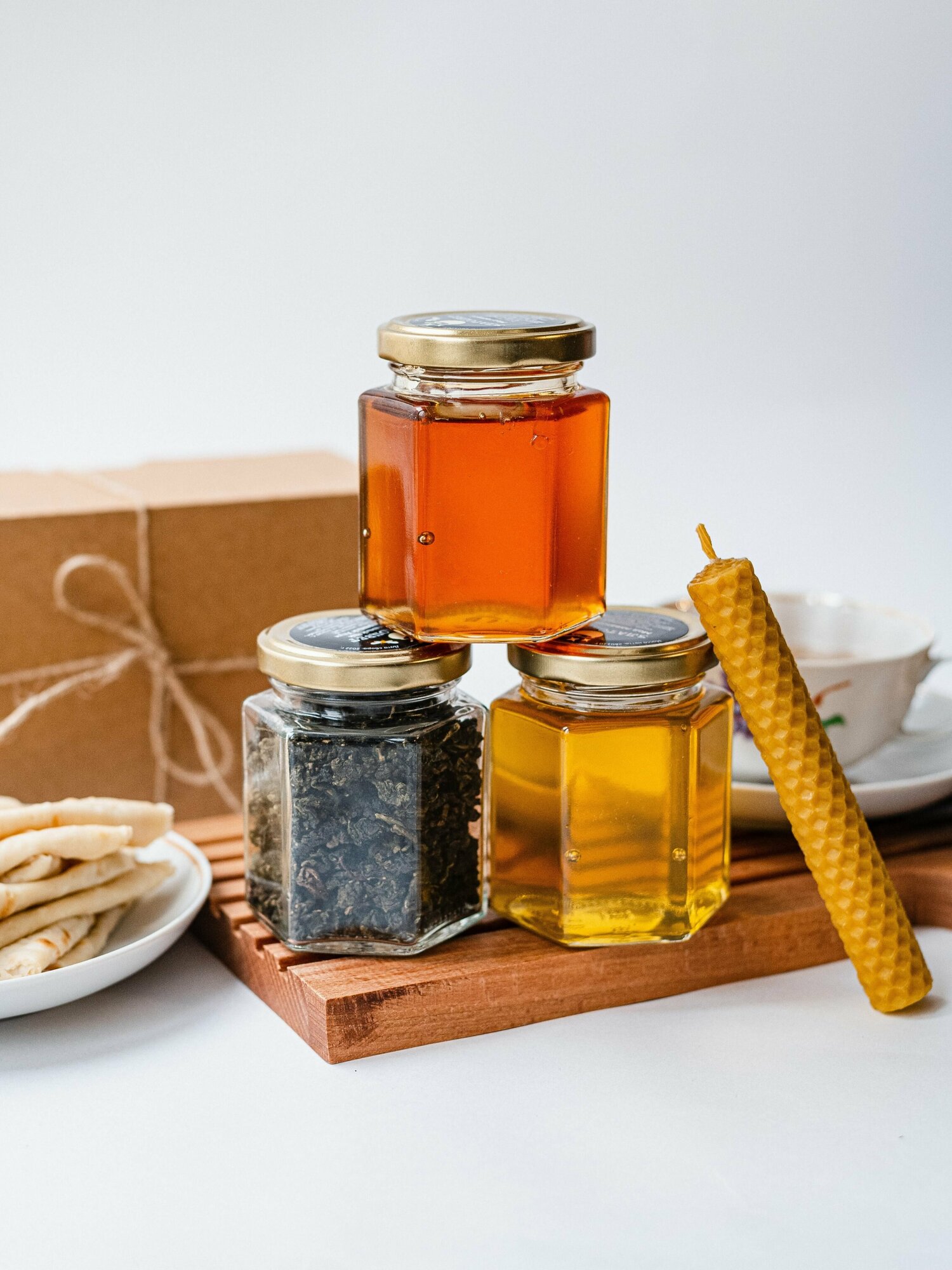 Набор из натурального меда , мёд горный , лавандовый и молочный улун чай , набор меда 3 баночки , Златоцвет - фотография № 1