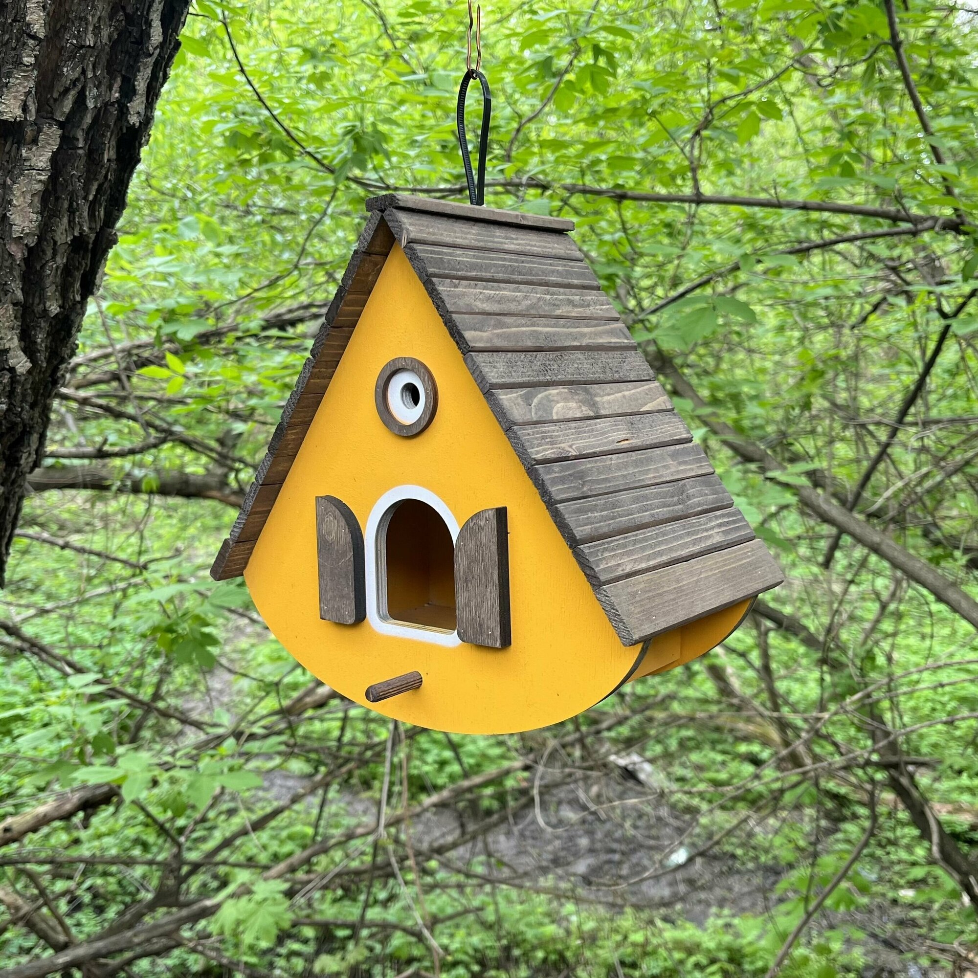 Деревянный скворечник для птиц PinePeak / Кормушка для птиц подвесная для дачи и сада, 250х260х150мм - фотография № 2