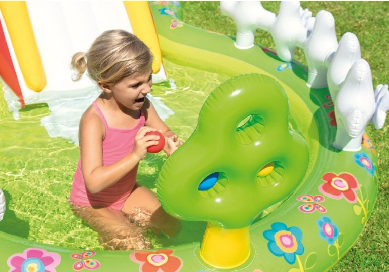 Детский бассейн Intex/игровой центр развлекательный/надувной бассейн и горка - фотография № 3