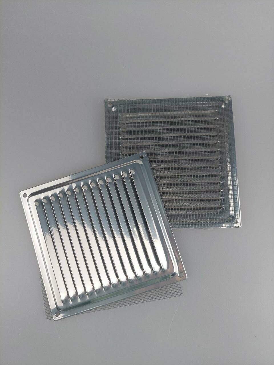 Решетка вентиляционная 100х100 с сеткой, хром (комплект 2 шт) - фотография № 1
