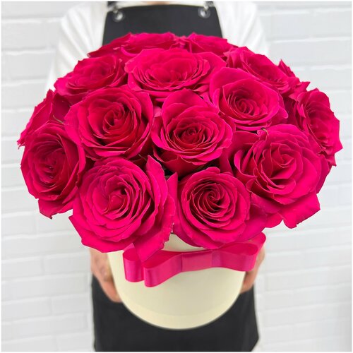 Розы Топас 19шт в коробке Flowerstorg N946