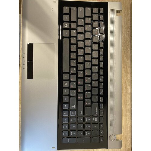 Клавиатура для ноутбука Samsung RV511, RV515, RV520 черная, верхняя панель в сборе
