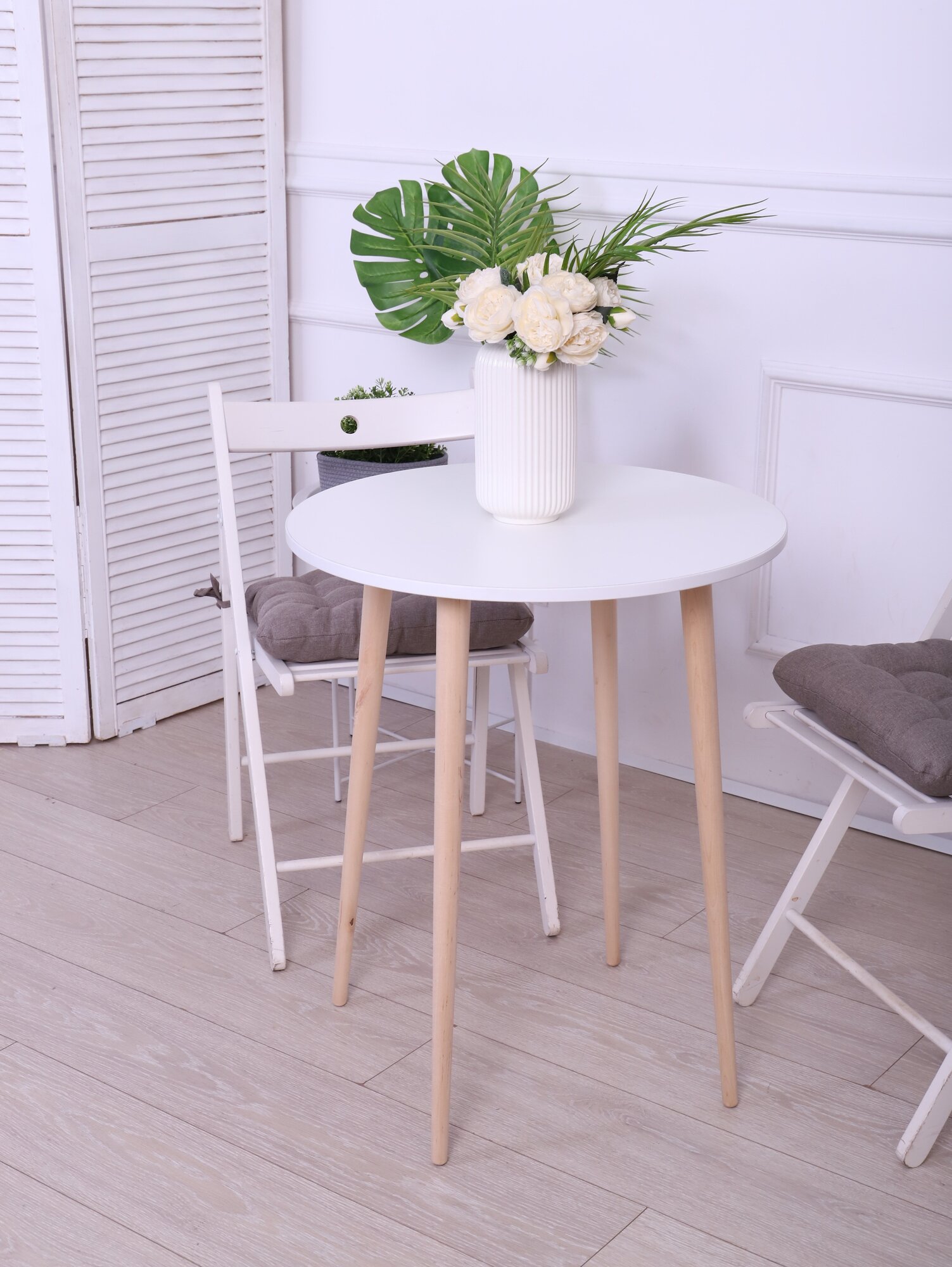 Стол кухонный лофт обеденный круглый, белый, подстолье - ножки дерево "Дуб", ЛДСП цвет "Белый" 60х75 см