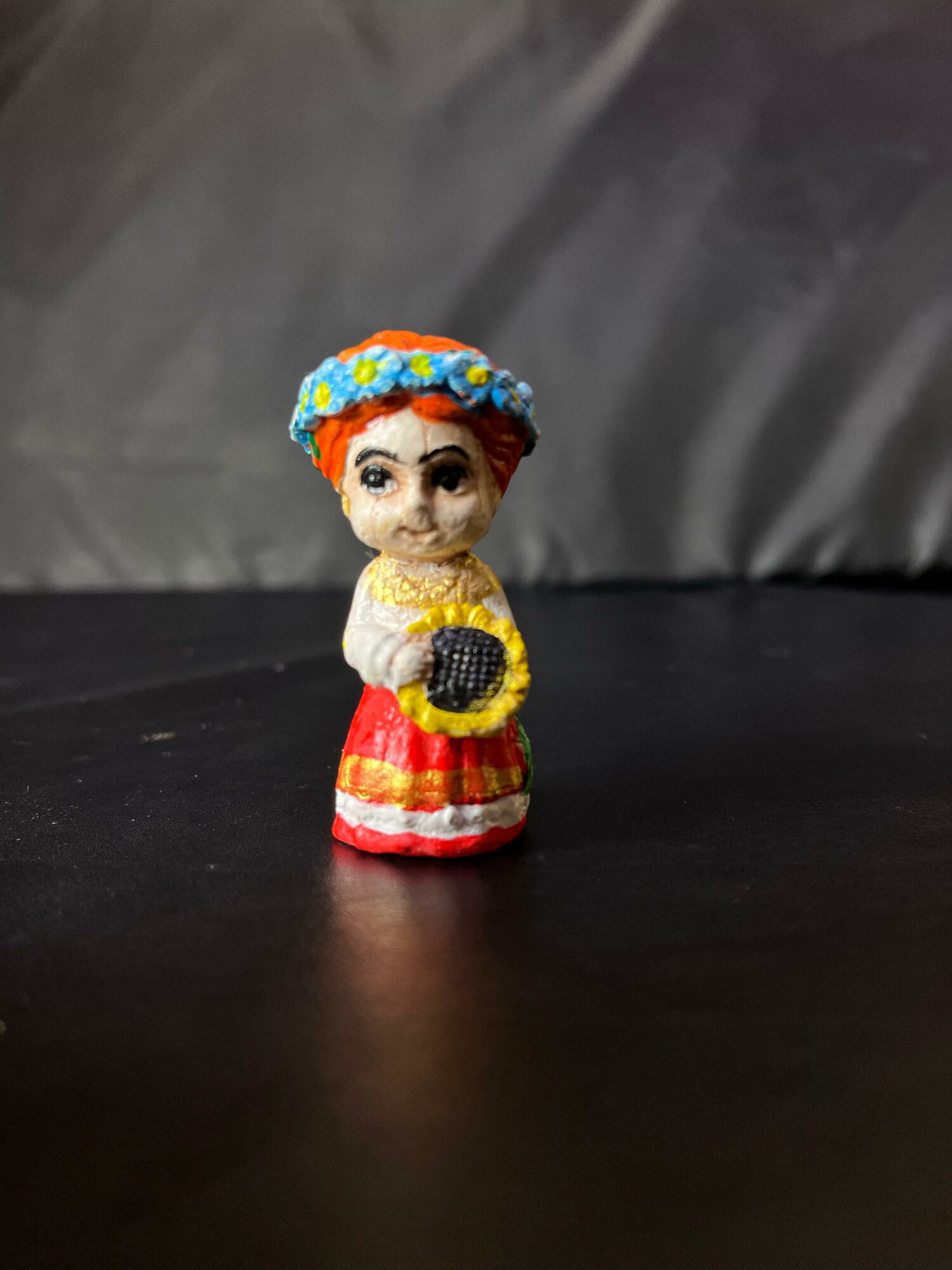 Фигурка Веселые казачата "Алена с подсолнухом" 1 шт в комплекте — фото 1