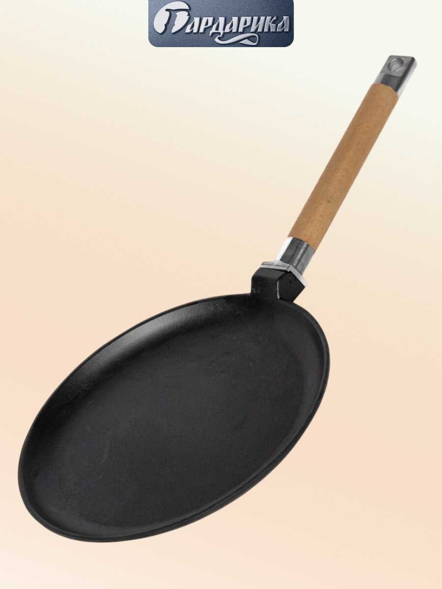 Чугунная сковорода Гардарика после готовки с блинами