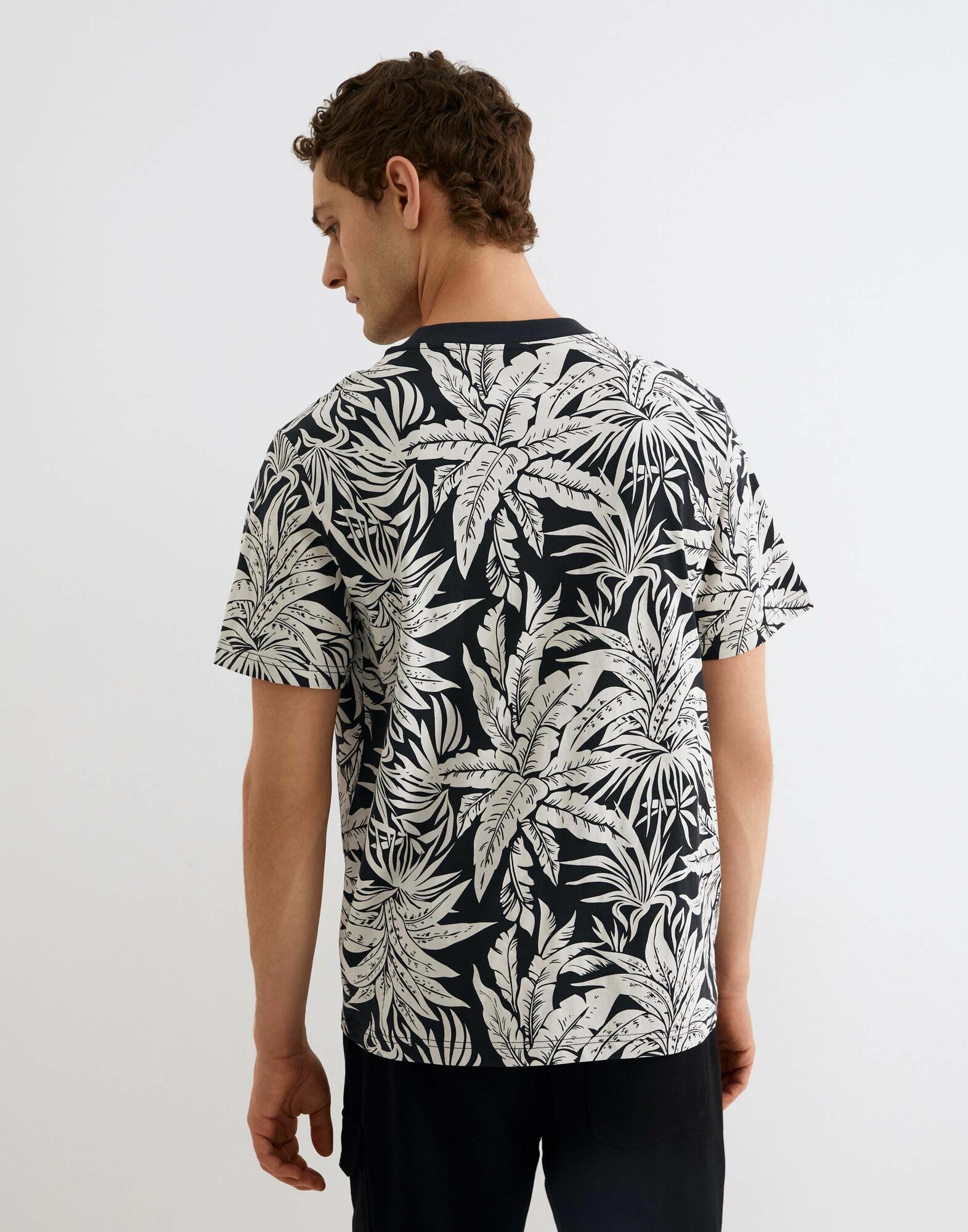 Футболка Gloria Jeans, размер S (44-46), темно-синий — фото 1