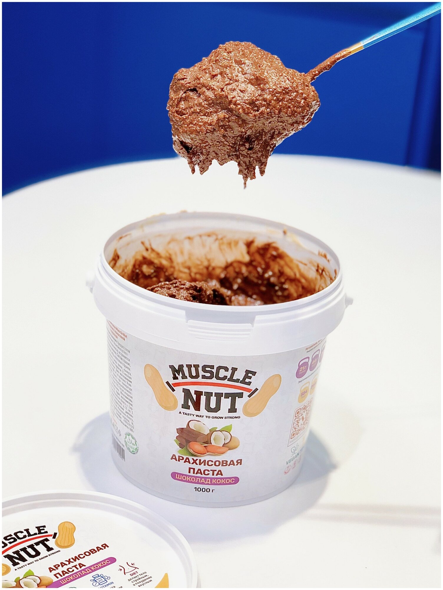 Арахисовая паста Muscle Nut шоколадная с кокосовой стружкой, без сахара, натуральная, высокобелковая, 1000 г - фотография № 2