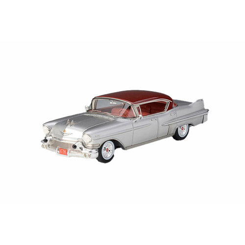 Cadillac fleetwood 62 1957 red over silver limited edition 299 pcs.