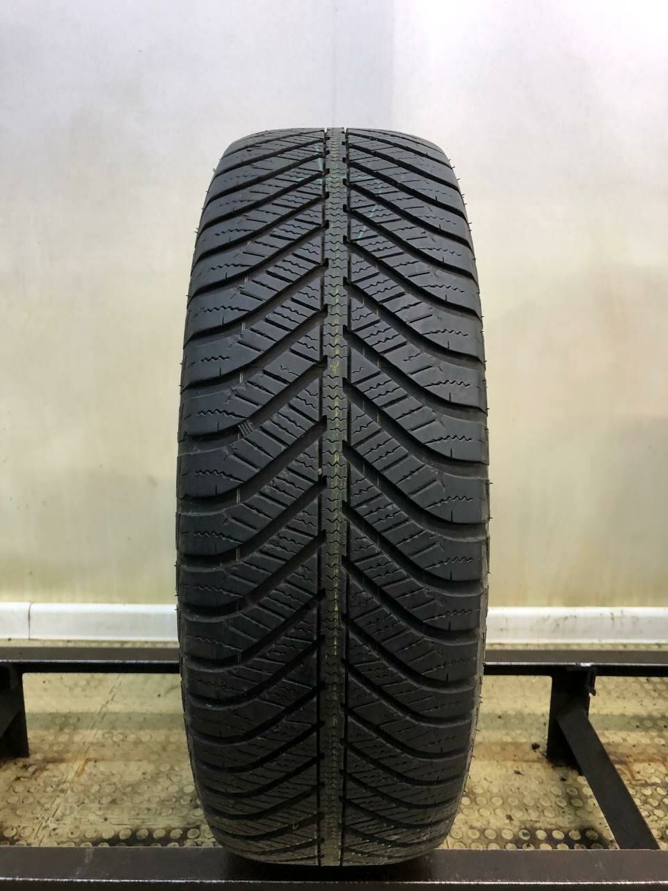 Goodyear Vector 4 Seasons 215/60 R17 БУ Шины Летние