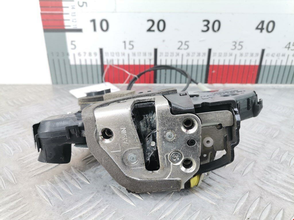 Замок двери передней левой Suzuki Grand Vitara 2 8225065J61 арт. 1955408