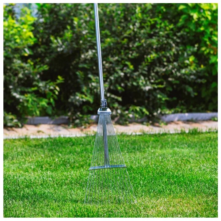 Грабли веерные раздвижные с металлическим черенком оцинкованные прутковые 15 зубьев