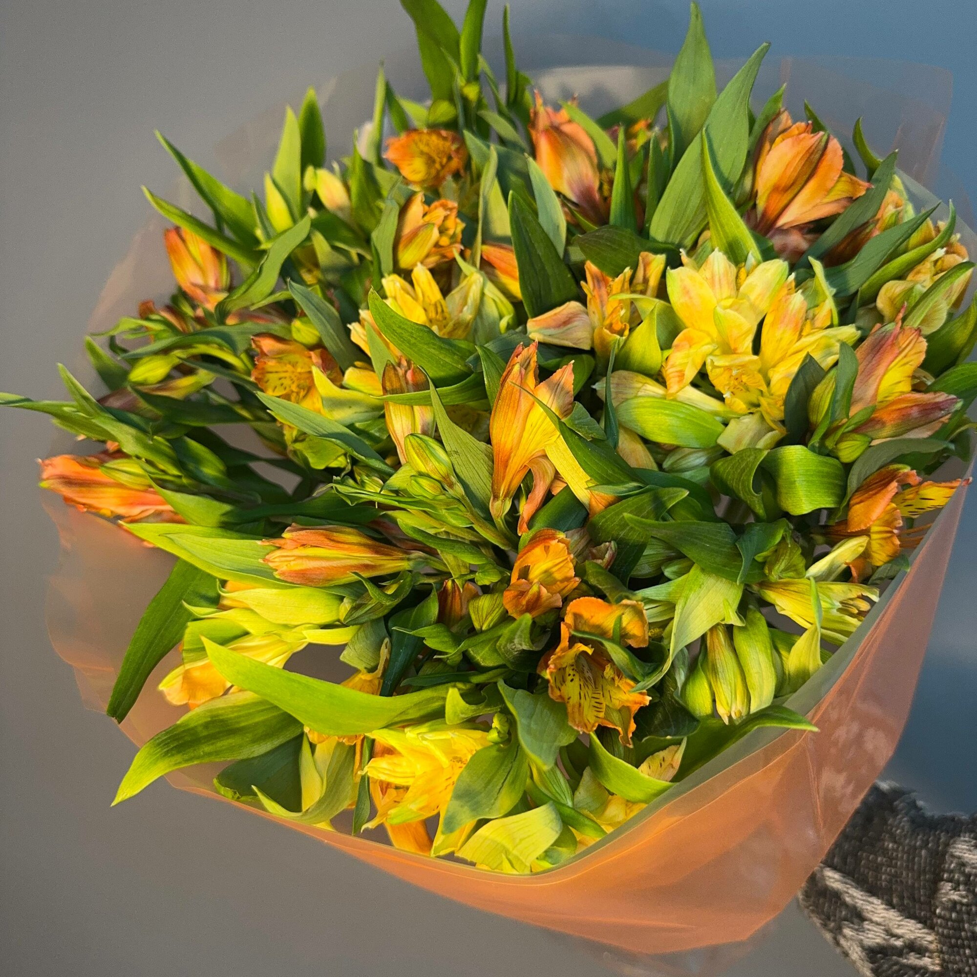 Букет FRESH FLORA, альстромерия, желтый, круглый, высота 55см, доставка по Москве