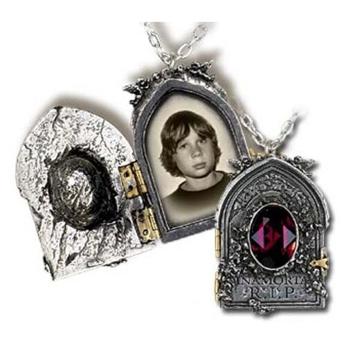 Магическая подвеска Gravestone Locket DC