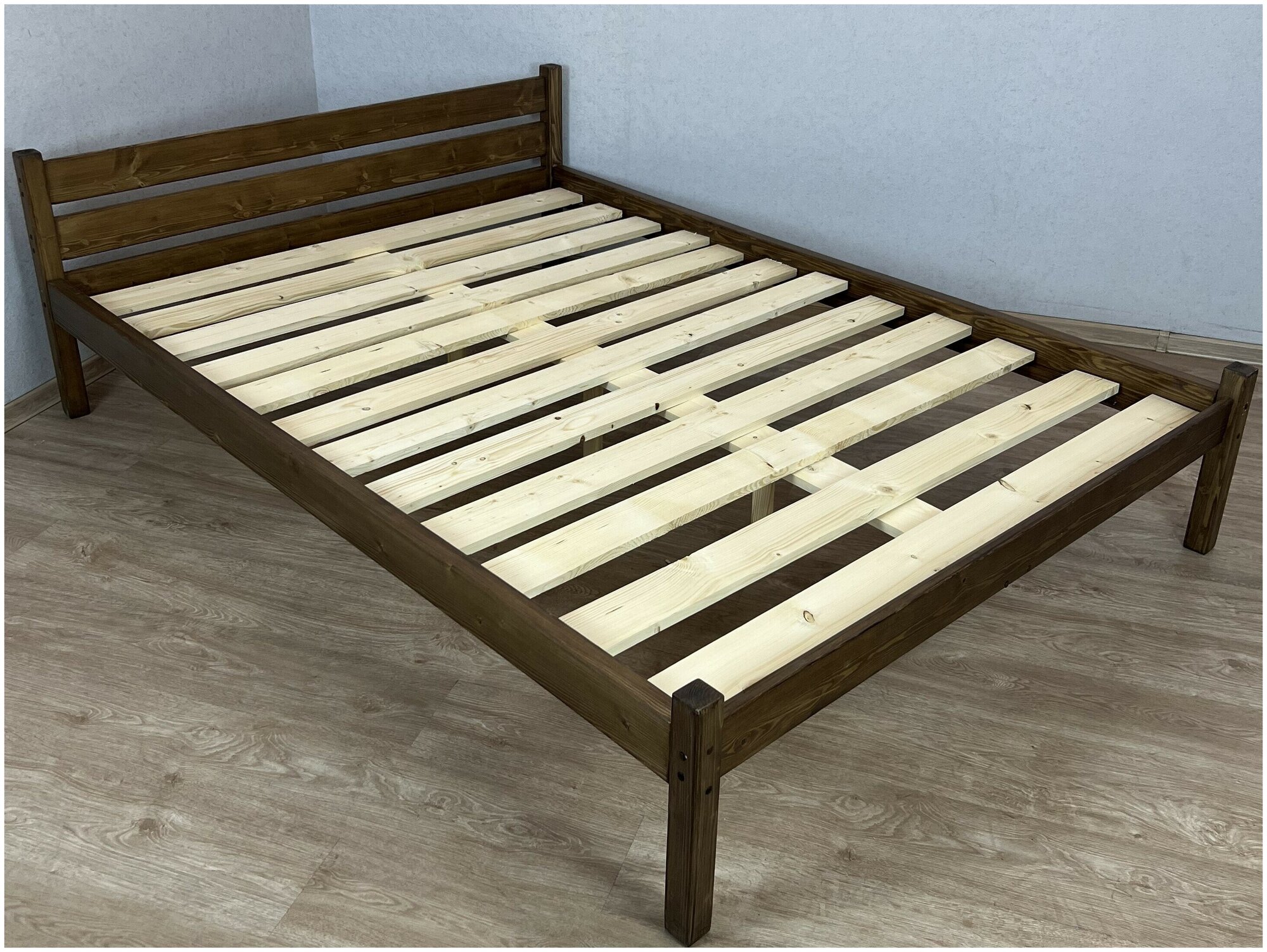 Кровать Классика из массива сосны с основанием, длина спального места 190