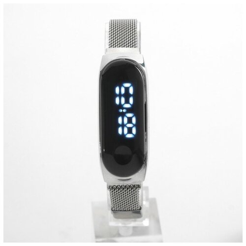 --- Часы наручные электронные серебристые 45300₽
