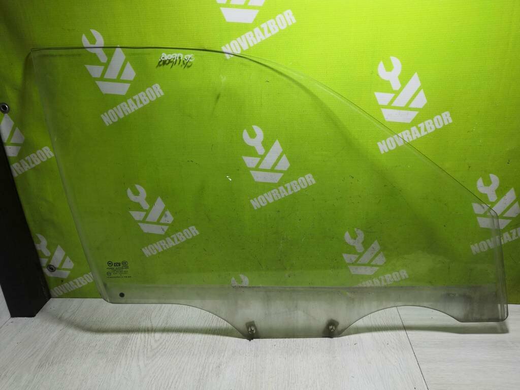 Стекло двери передней правой Hyundai Accent 2 (+тагаз) 00-12