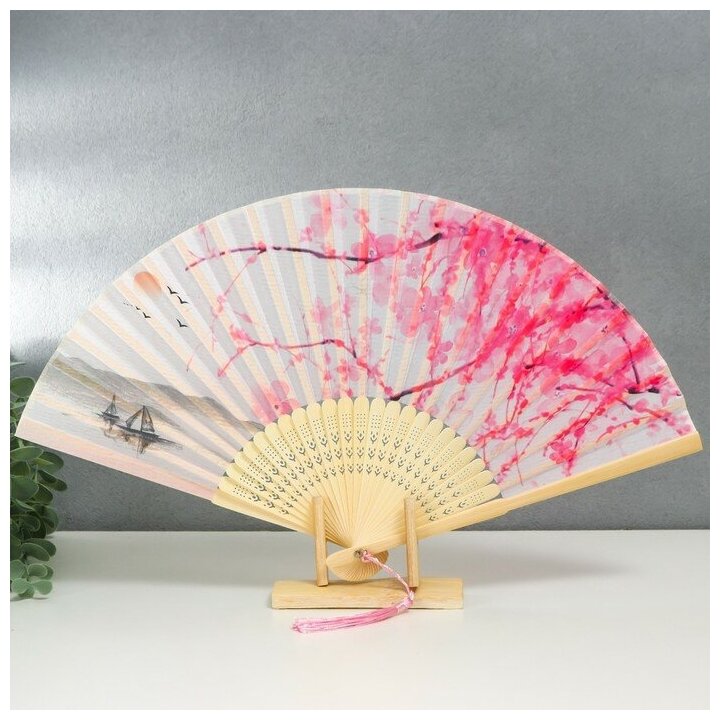 Сувенир интерьерный веер "Лодочка под сакурой" розовый, с кисточкой, высота 23 см