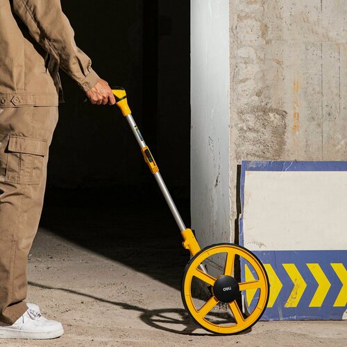 Изображение товара Измерительное дорожное колесо с механическим счетчиком Deli DL330112 диаметр 300мм, точность 0,5%, значение деления 0,1 мм, складная конструкция