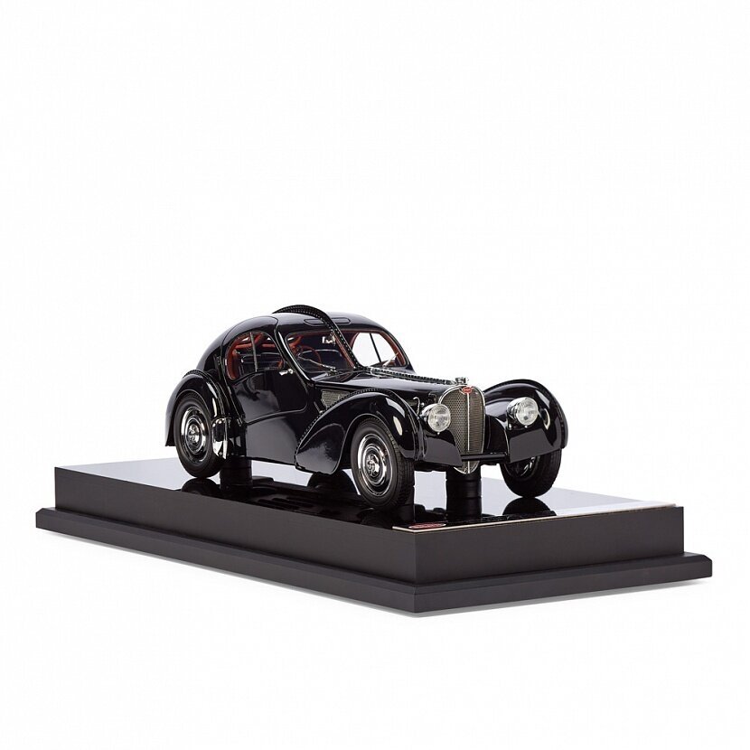 Модель автомобиля 1:18 Bugatti 57SC