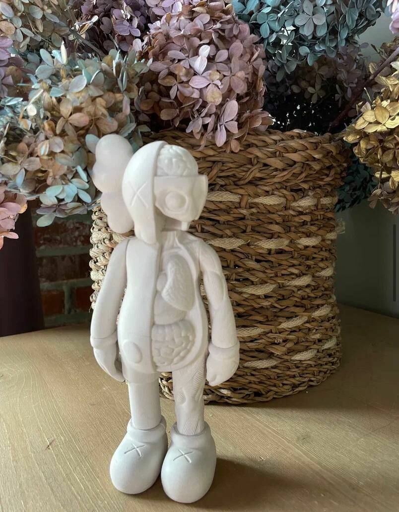 фото Статуэтка для интерьера коллекционная фигурка KAWS