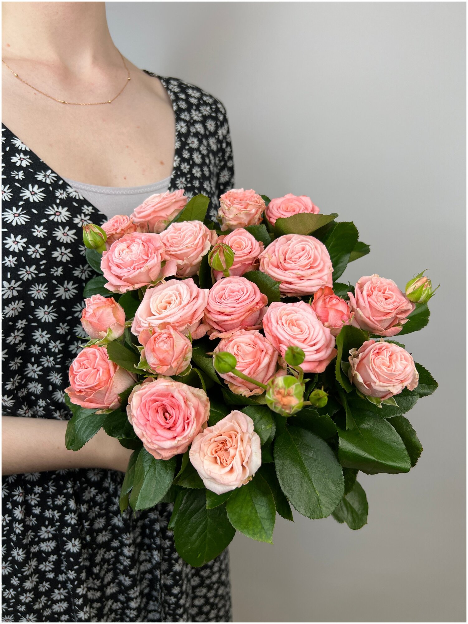 Букет из 41 пионовидных роз "Мадам Бомбастик" 40 сантиметров