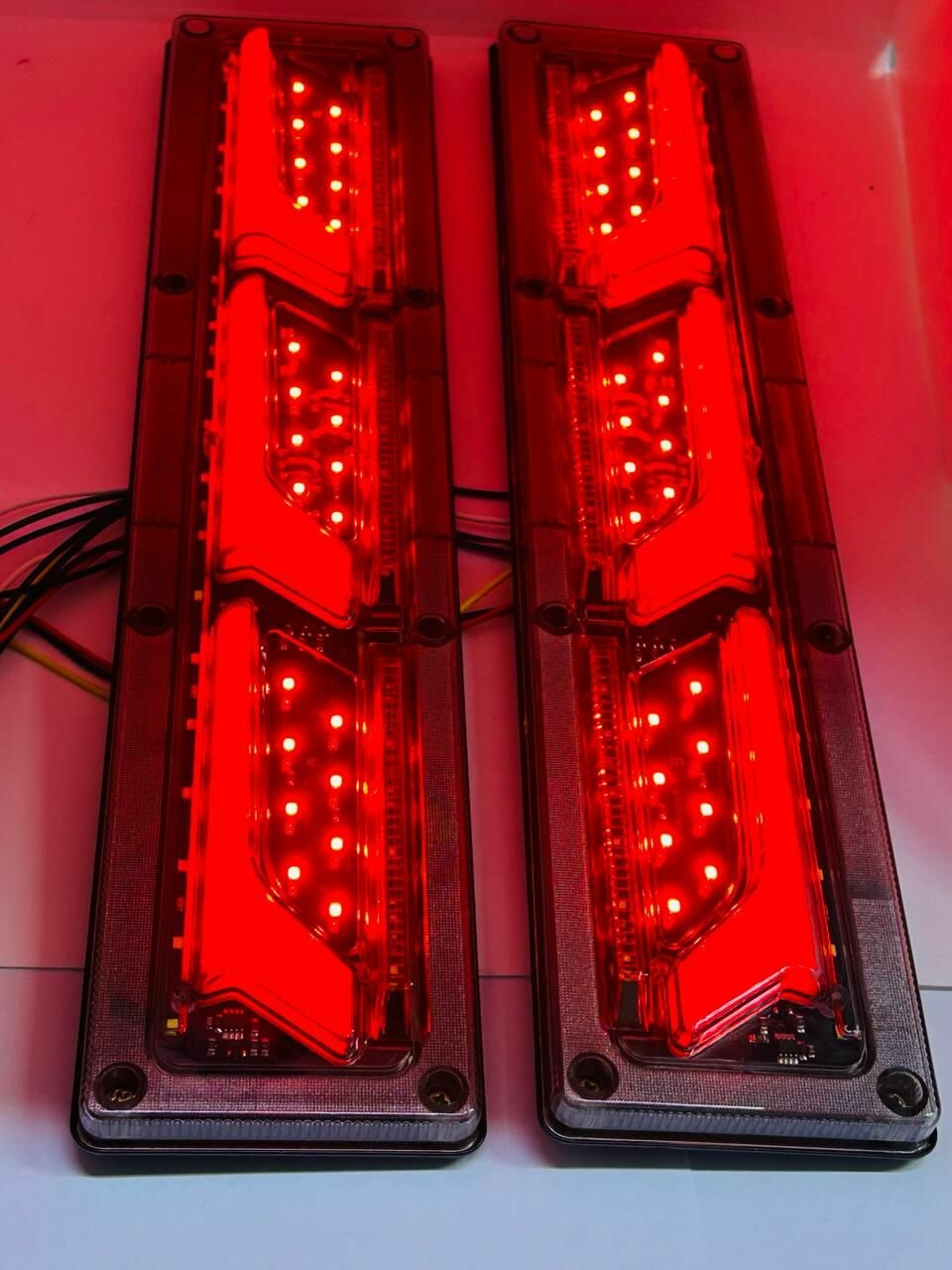 Задние фонари на ГАЗель, ГАЗ, МАЗ, автобус 2ШТ 12-24В / Стоп сигнал на авто / Светодиодные фары LED Габаритные