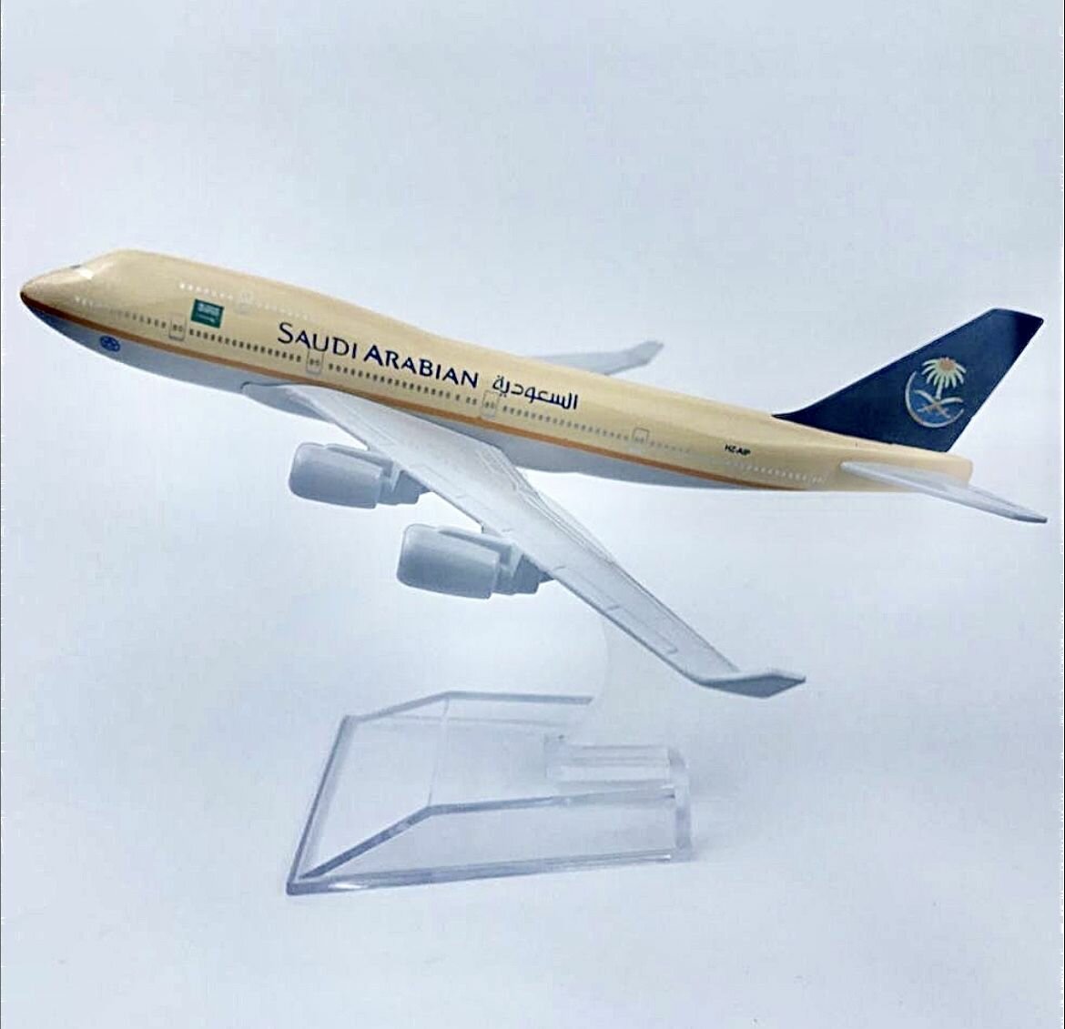 Модель самолета Боинг 747 Saudi Arabian Airlines / Boeing 747, 16см