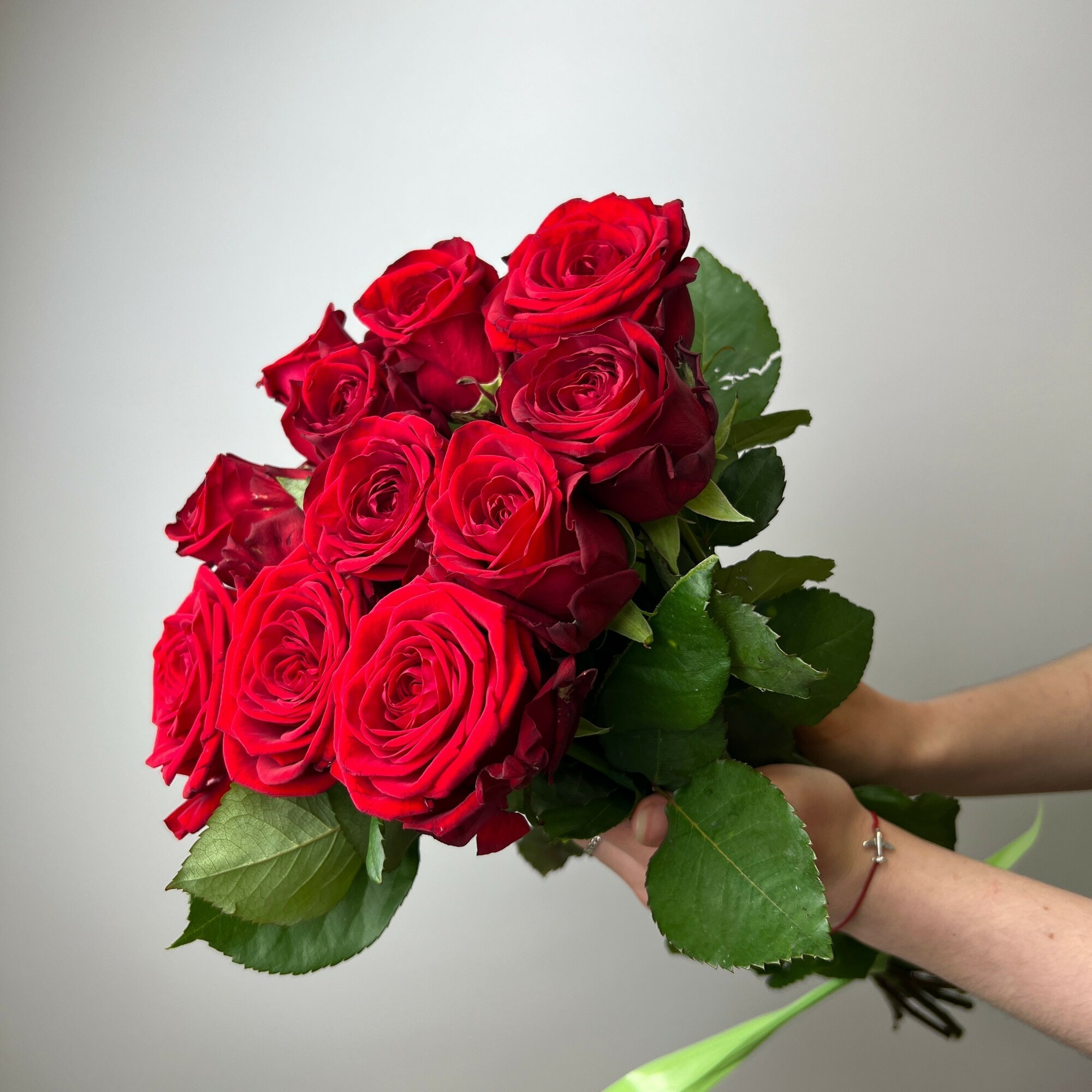 Живые цветы букет красных роз 11 шт 50 см
