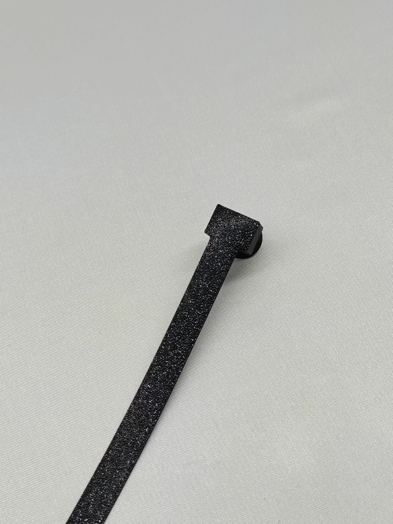 Держатель пробки бензобака Honda Accord, для удобного и безопасного хранения крышки бензобака — фото 1