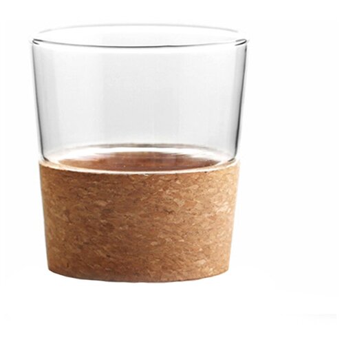 Стеклянный стакан на деревянной корковой подставке, цвет корковое дерево