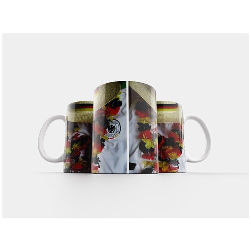 фото Кружка "футбольная лихорадка, черно-красно-золотая гирлянда, футбольная майка" 320 мл lotsprints