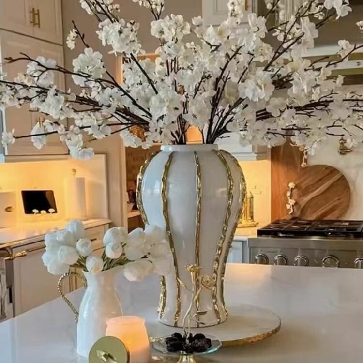 Ваза A609, керамика, конусная, настольная, белая/золотистая, высота 30см