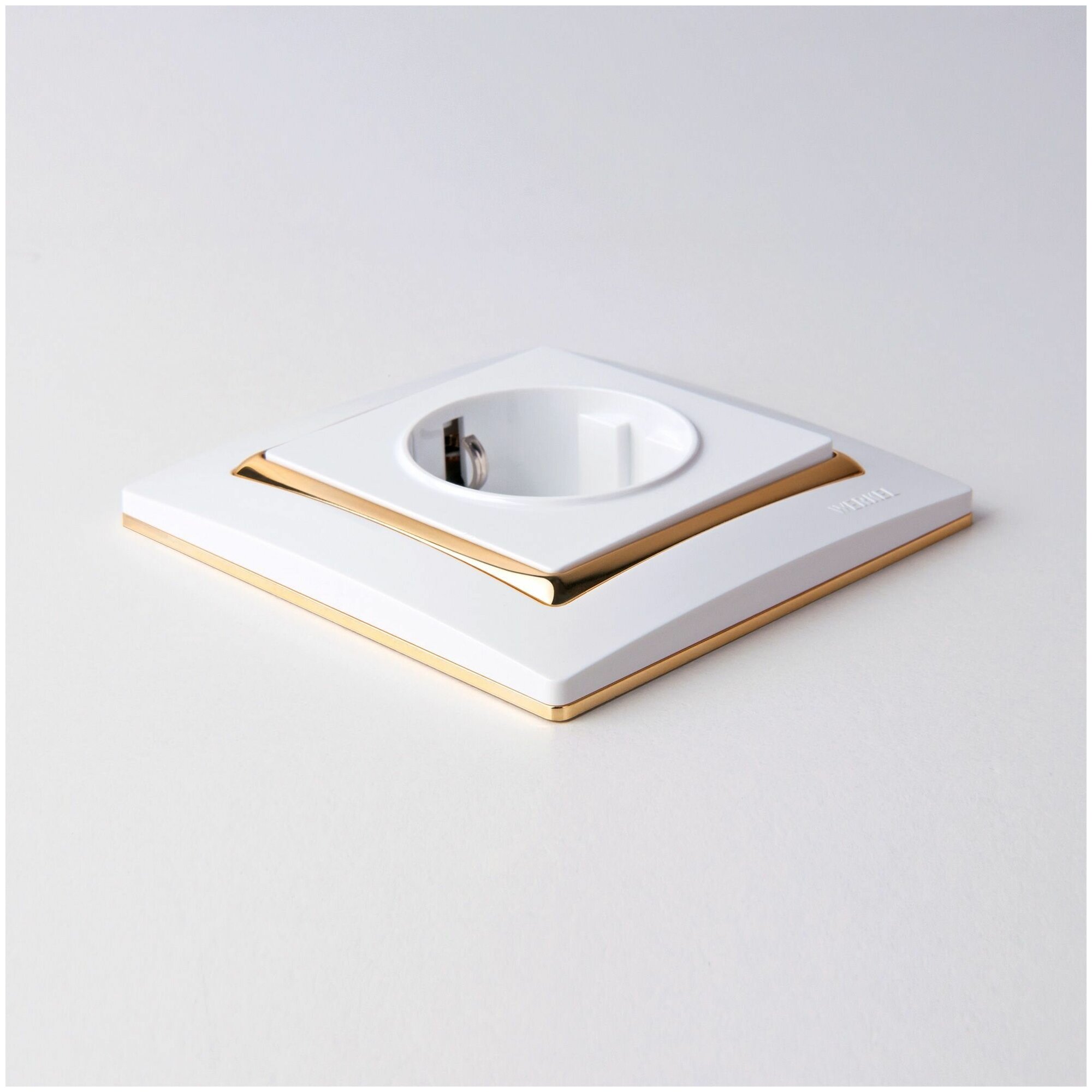 Рамка из пластика на 1 пост Snabb белый/золото Werkel W0011933 - комплект 2 шт.