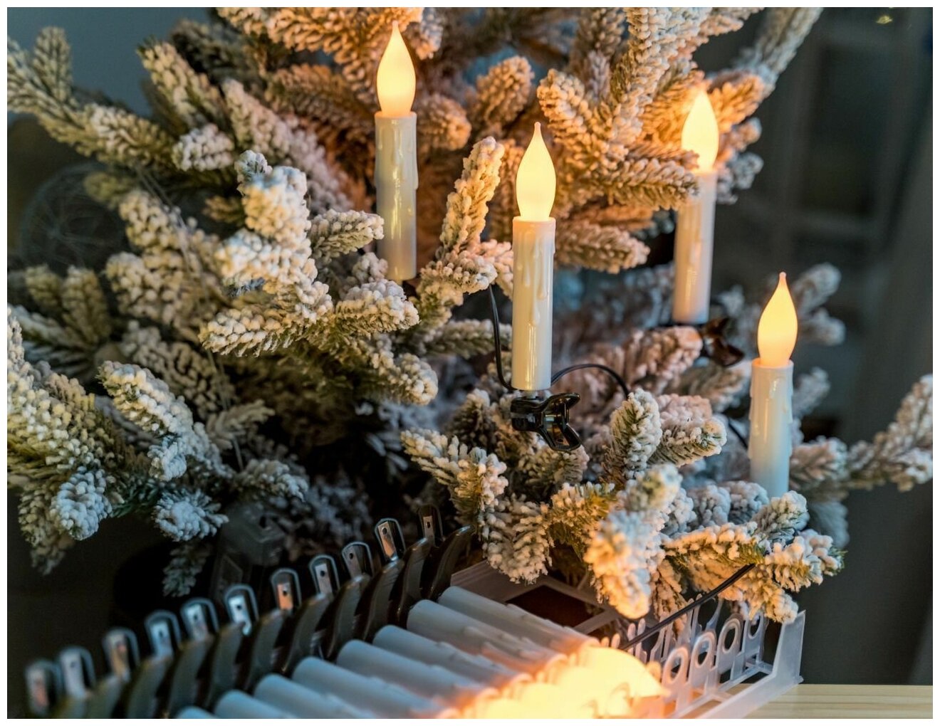 Электрогирлянда оплавленные свечи белые с эффектом натурального пламени 15 ламп 5.6+1.5 м Kaemingk
