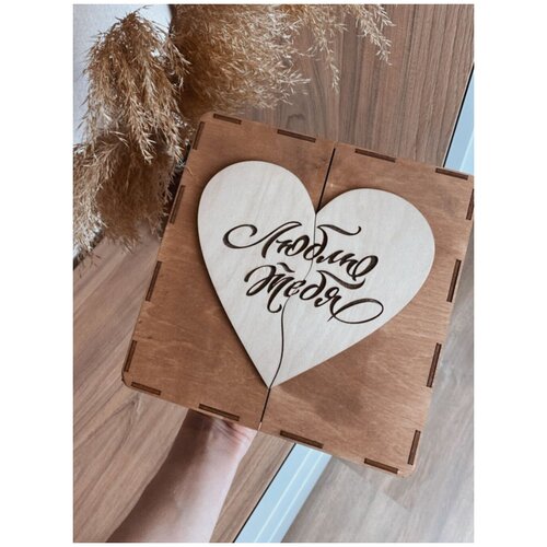 Деревянная шкатулка 