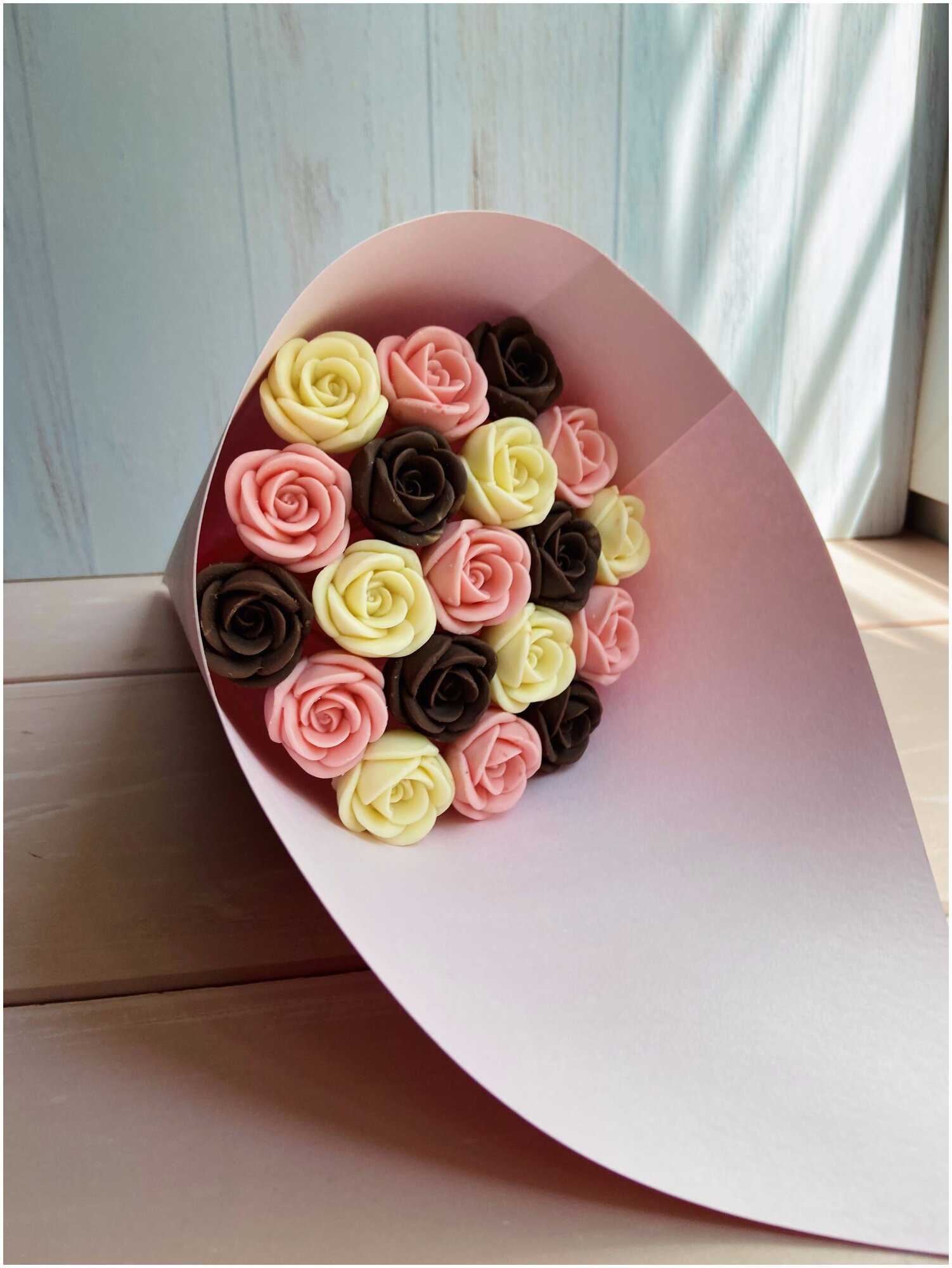 Букеты из 19 шоколадных роз