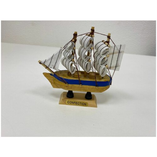 Изделие декоративное- Деревянные парусные лодки ручной работы 10 см (голубая)