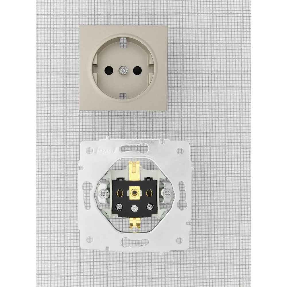 Розетка встраиваемая Lezard Vesna 742-3788-124B с заземлением цвет титан - фото №2