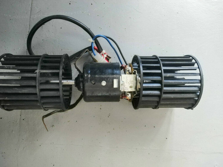 Мотор отопителя ГАЗ, ПАЗ 12V (2 крыльчатки,2 шкива) с сборе 68.3780 А 12V 90Вт — фото 3