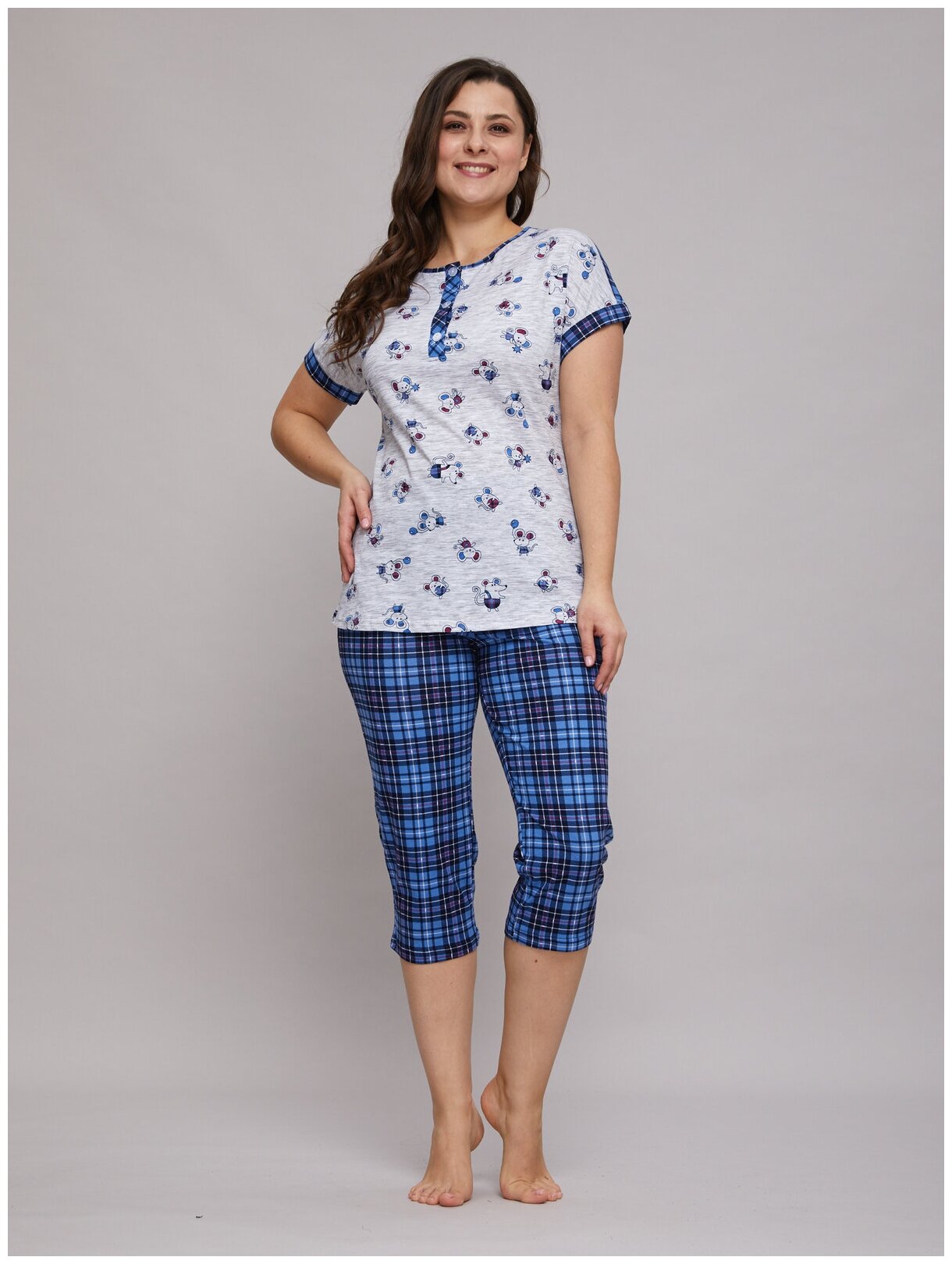 Пижама домашняя женская Алтекс с футболкой и бриджами голубая, размер 54 - фотография № 3