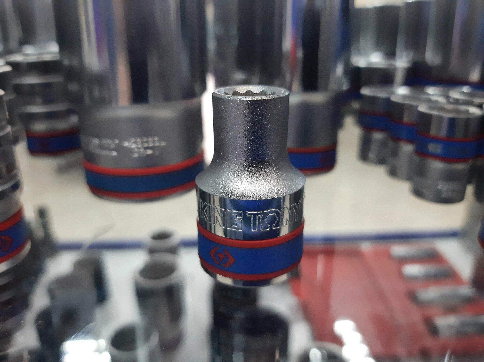 Головка торцевая стандартная двенадцатигранная для автосервиса 1/2", 10 мм KING TONY