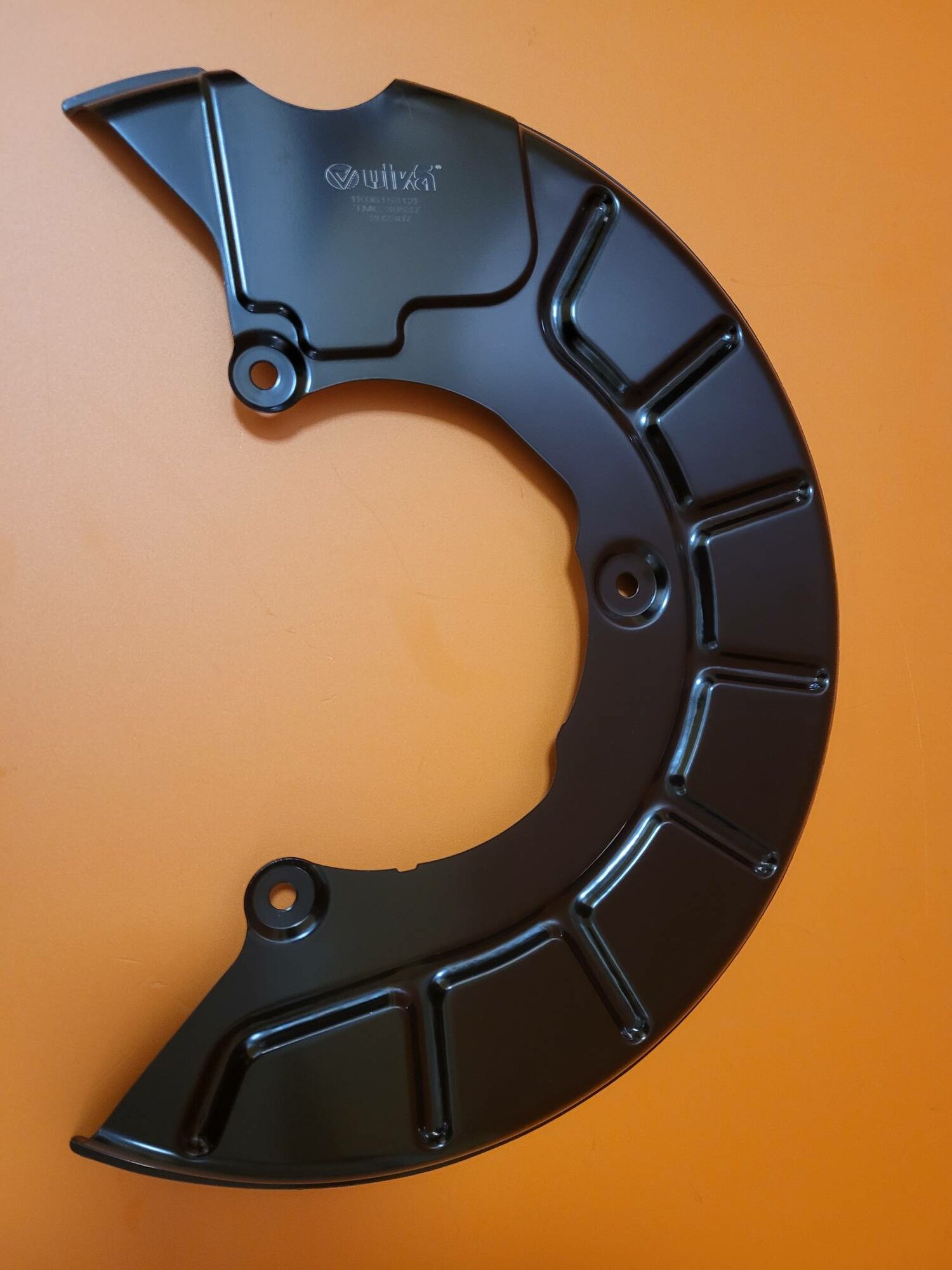 фото Щиток тормозного диска переднего правый Skoda Octavia 2004-2013 (ОЕ: 1K0615312F)