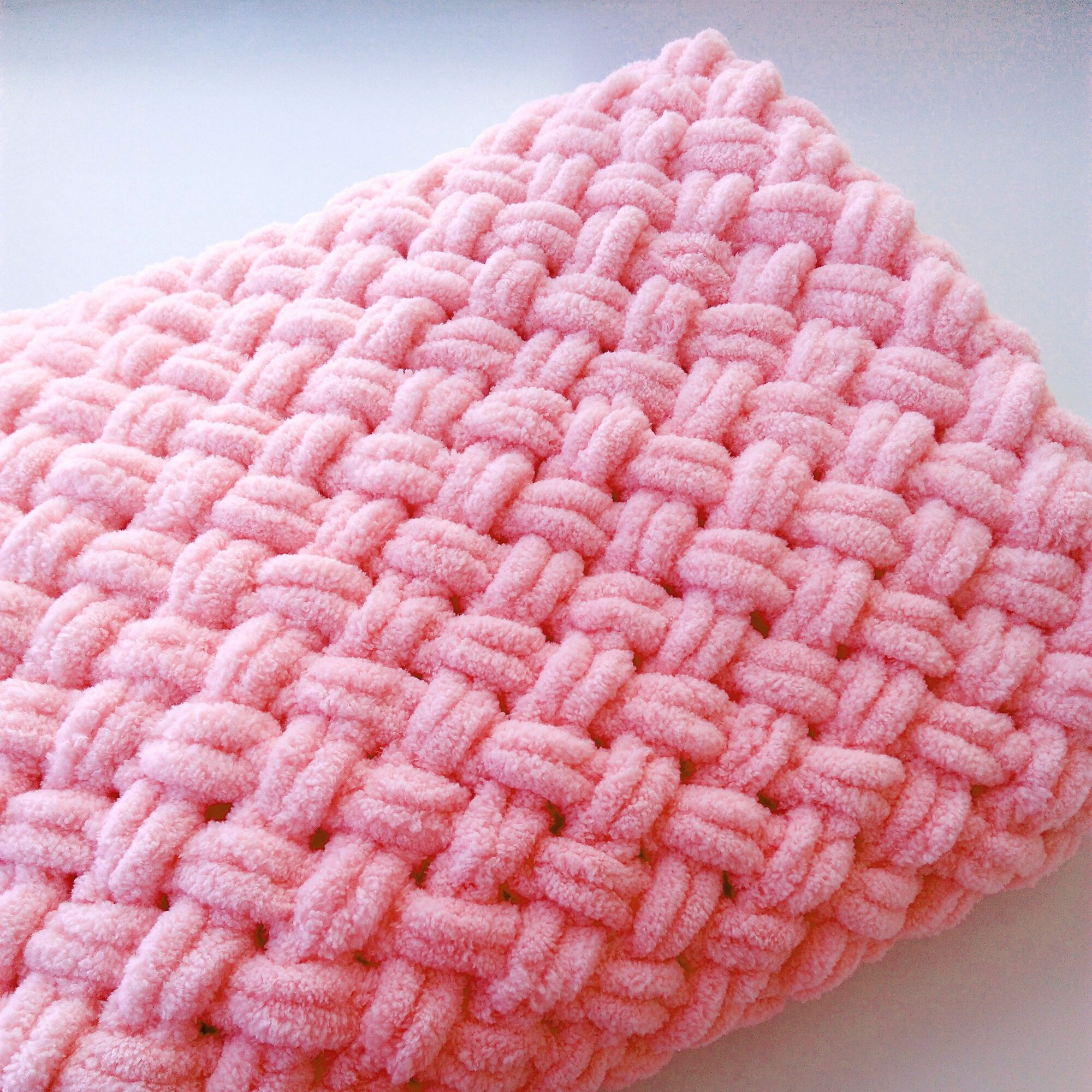 фото Плед вязаный детский из пряжи Alize Puffy / Ализе Пуффи 85*85