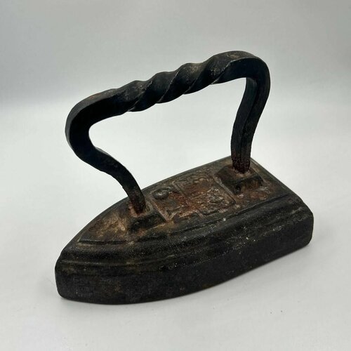 Утюг чугунный цельнолитой с клеймом СССР Вес 3 кг Редкость 280000₽